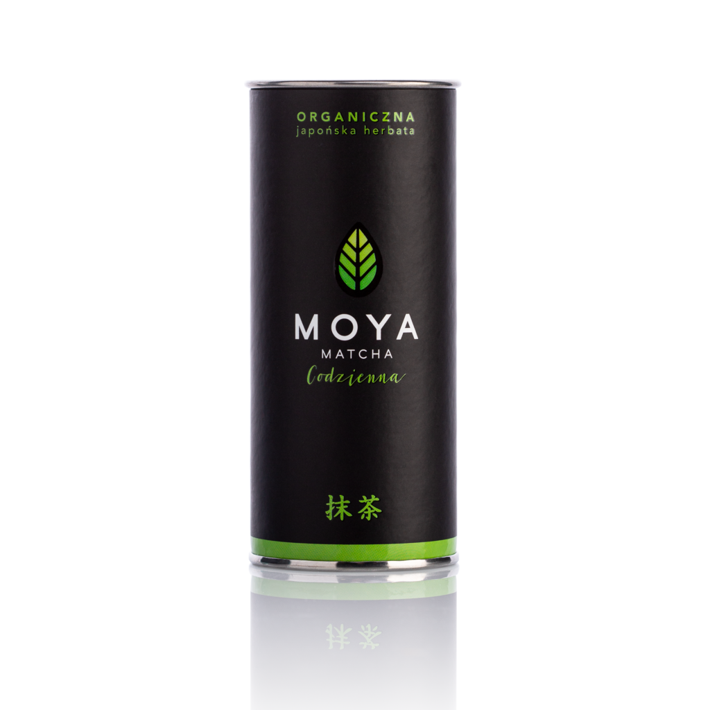 Matcha japońska herbata zielona z Moya Matcha. W czarnym opakowaniu znajduje się 30g produktu.