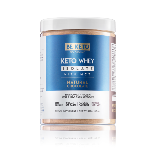 Keto Whey izolat białka z olejem MCT od BeKeto. W dużym plastikowym opakowaniu z niebieska etykietą znajduje się 300g białka o smaku naturalnej czekolady.