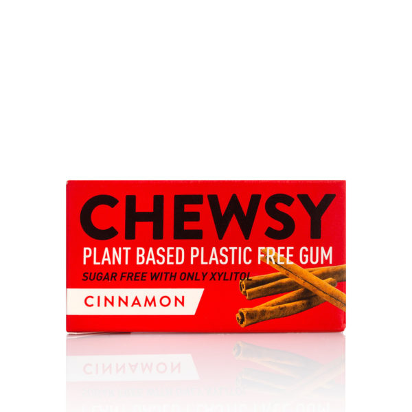 Cynamonowa Guma do żucia z Chewsy. W czerwonym opakowaniu znajduje się 15g produktu.