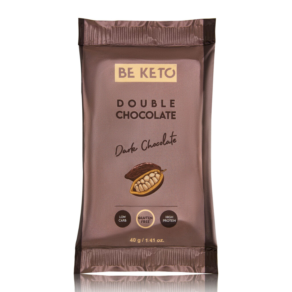 Batonik od firmy BeKeto o smaku podwójnej czekolady, zapakowany w brązowe opakowanie
