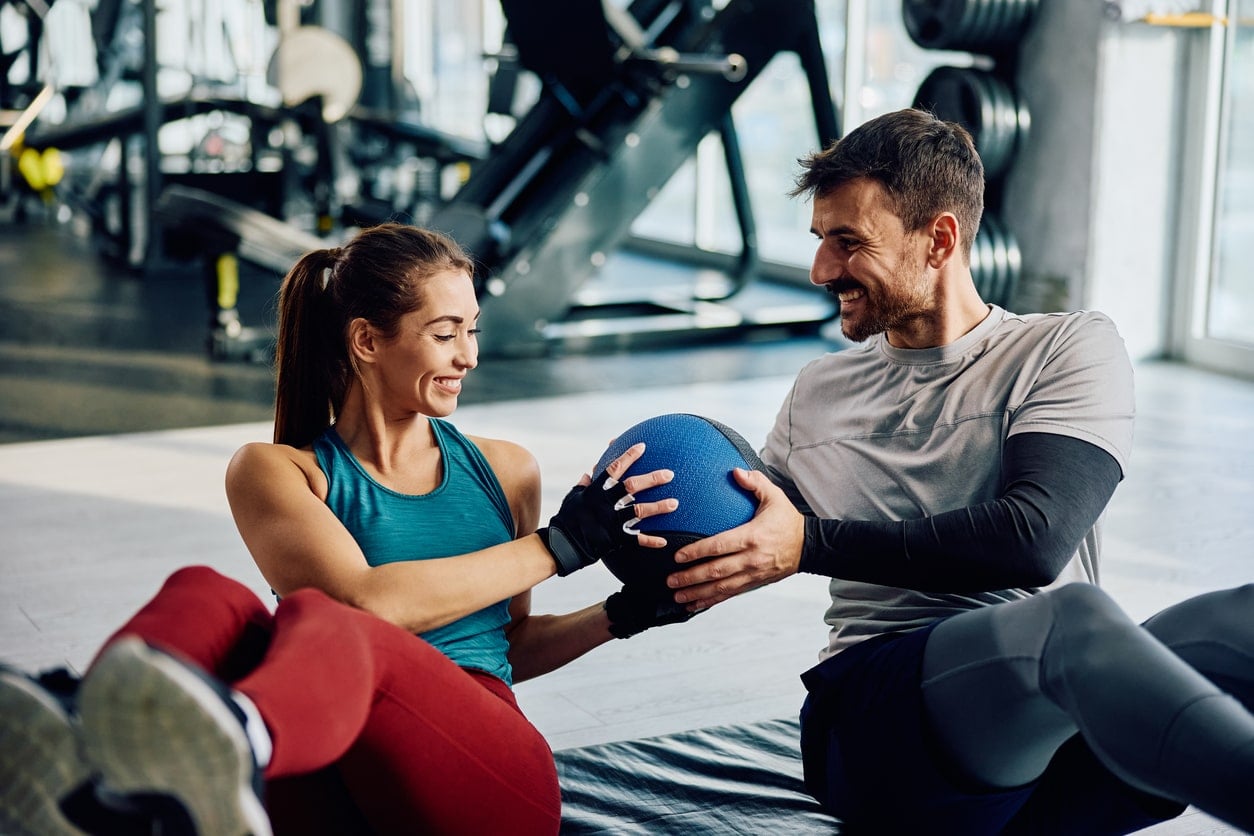Dieta keto a siłownia – jak łączyć ketogeniczną dietę z treningami?