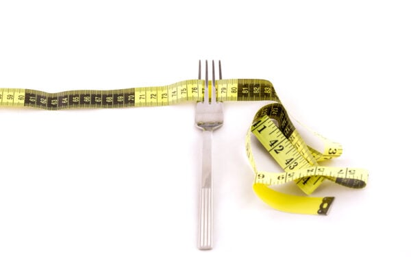 Dieta niskowęglowodanowa efekty: Utrata 3–6 kg, poprawa lipidogramu i glikemii po 6 miesiącach