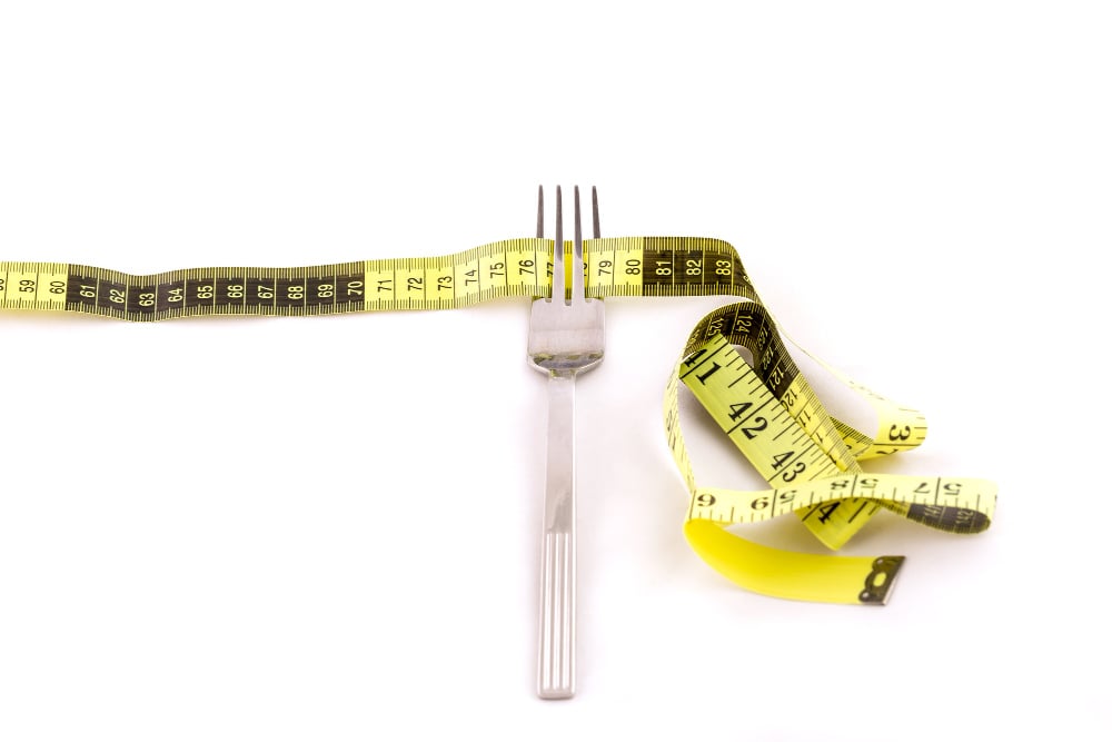 Dieta niskowęglowodanowa efekty: Utrata 3–6 kg, poprawa lipidogramu i glikemii po 6 miesiącach